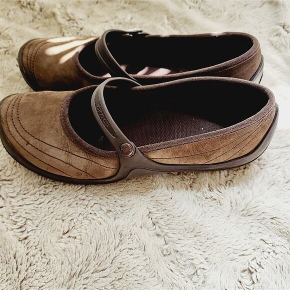 MARY JANE SUEDE BROWN CROCS SIZE 9 - Picture 5 of 10